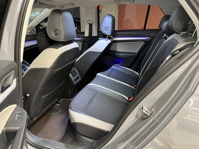 Volkswagen Golf 2021 car image #6
