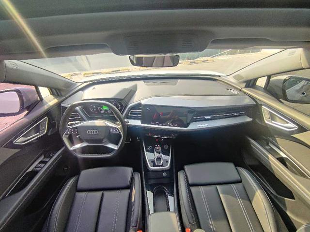 Audi Q4 e-tron 2024 صورة سيارة #6