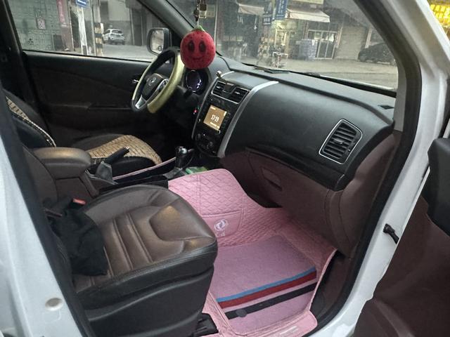 Forthing SX6 2016 car image #6