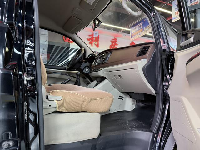 Forthing Lingzhi 2021 #6 Forthing Lingzhi 2021 car image #6