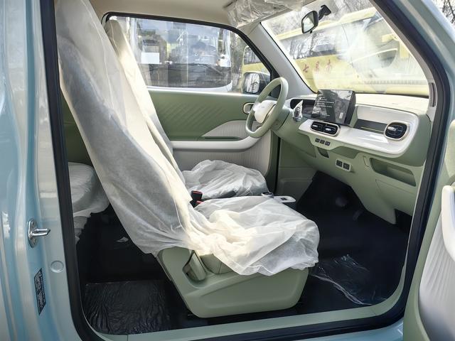Livan 2025 car image #6