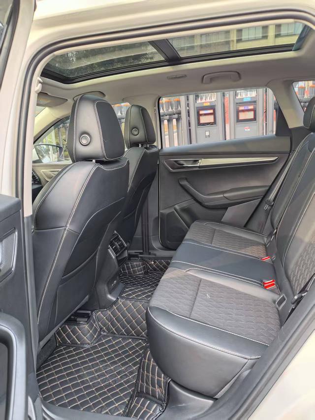 Skoda Karoq 2021 car image #6