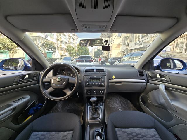Skoda Octavia 2012 car image #6