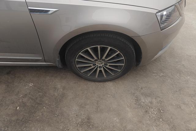 Skoda Octavia 2018 car image #6