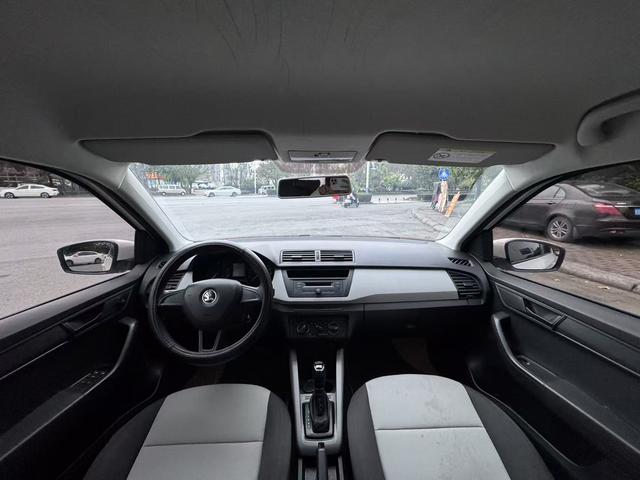 Skoda Fabia 2015 car image #6