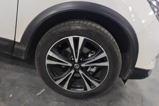 Nissan 2021 car image #6
