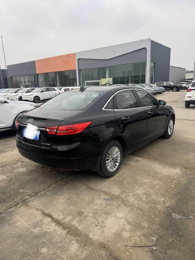 Ford Escort 2015 изображение автомобиля #6