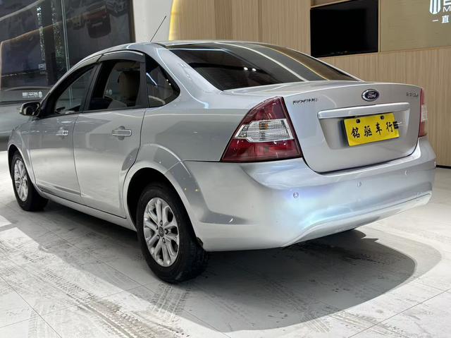 Ford Focus 2013 car image #6