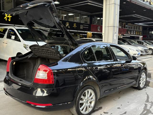 Skoda Octavia 2012 car image #6