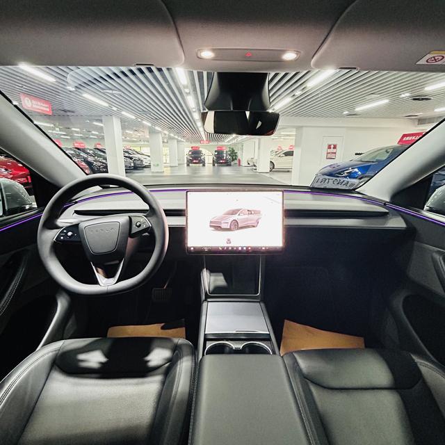 Tesla Model Y 2025 #6 Tesla Model Y 2025 car image #6