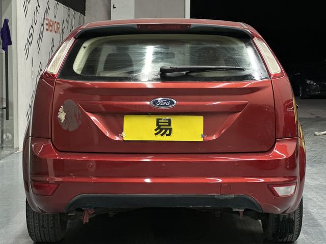 Ford Focus 2012 car image #6