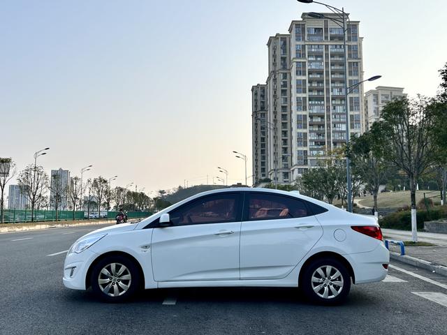 Hyundai Reina 2013 car image #6