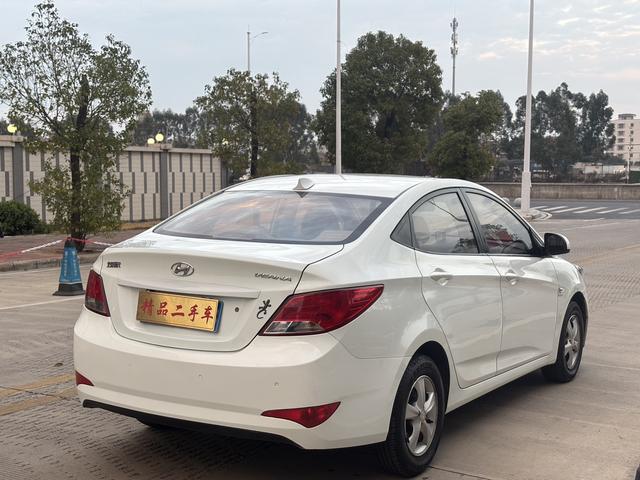 Hyundai Reina 2015 car image #6