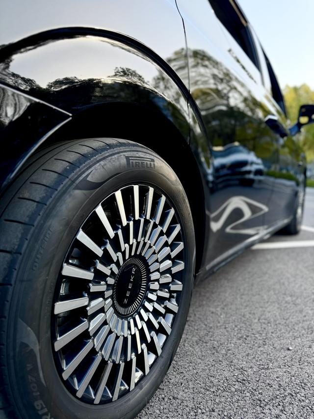 极氪 极氪009 2024 汽车图片 #6