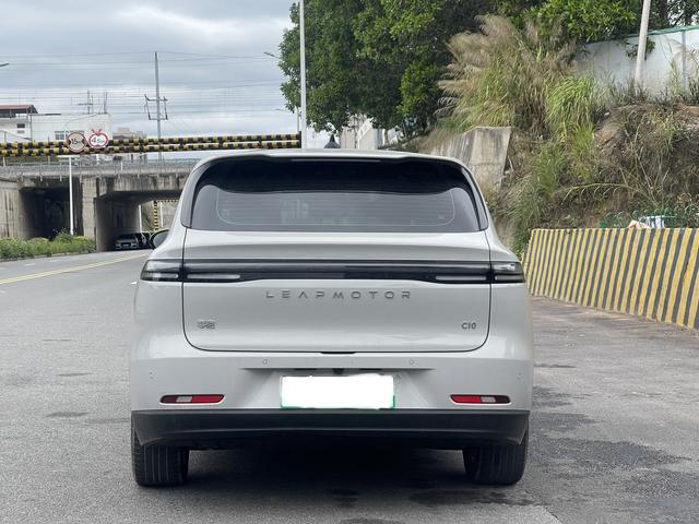 零跑汽车 零跑C10 2024 汽车图片 #6