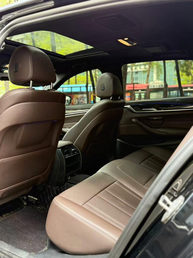 BMW 5 Series 2018 car image #6