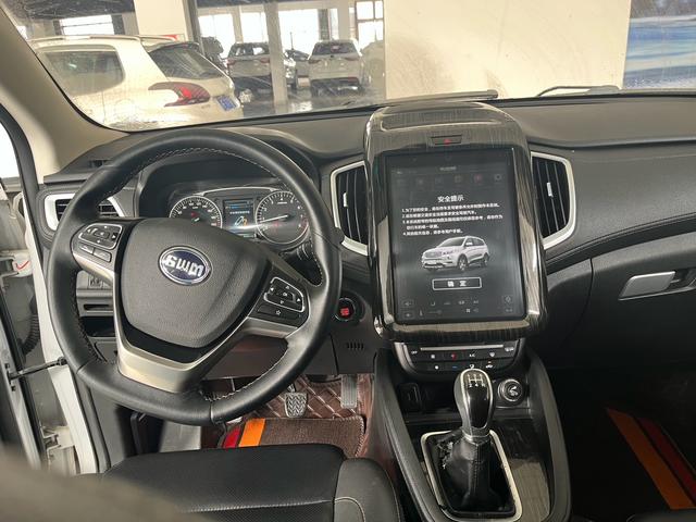 SWM斯威汽车 SWM斯威X7 2016 汽车图片 #6