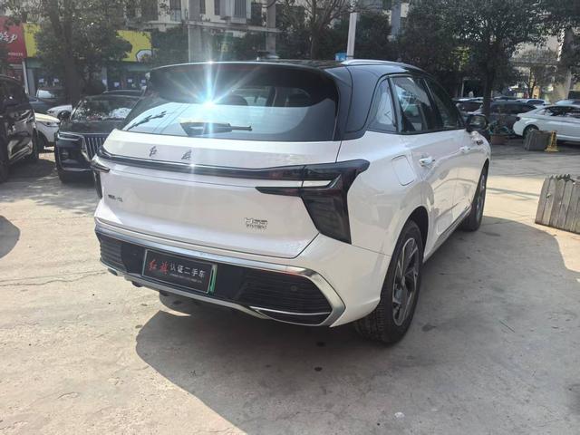 HongQi HS3 PHEV 2025 car image #6