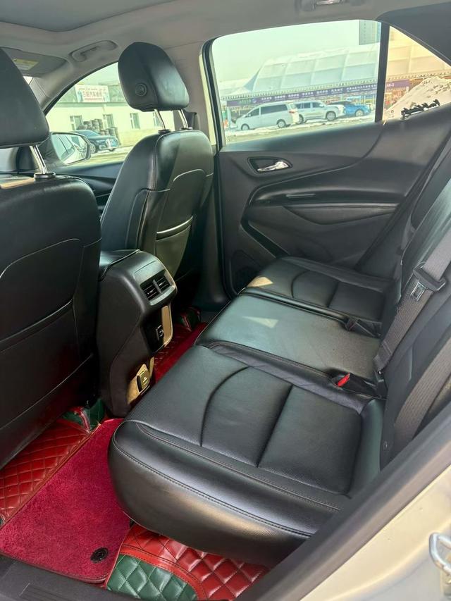 Chevrolet Equinox 2018 immagine di auto #6