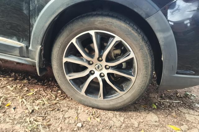 Forthing SX6 2017 car image #6