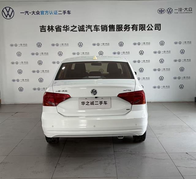 Volkswagen Jetta 2018 immagine di auto #6