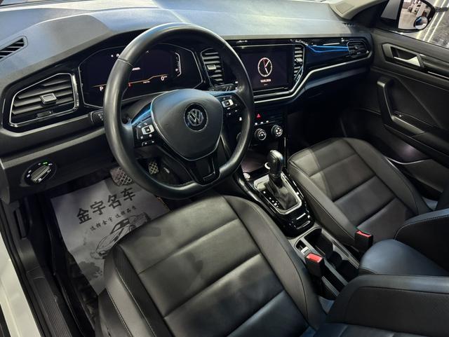 Volkswagen T-Roc 2020 car image #6