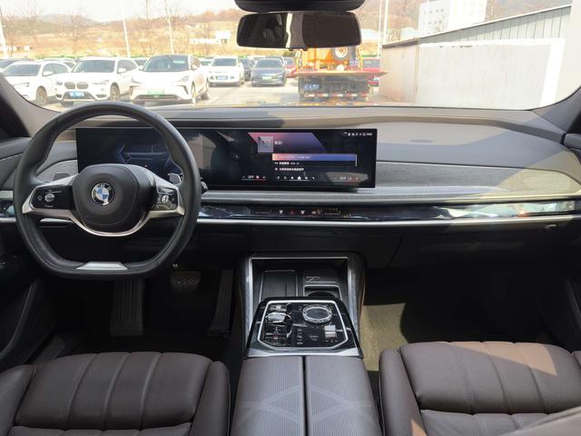BMW 7 Series 2024 car image #6