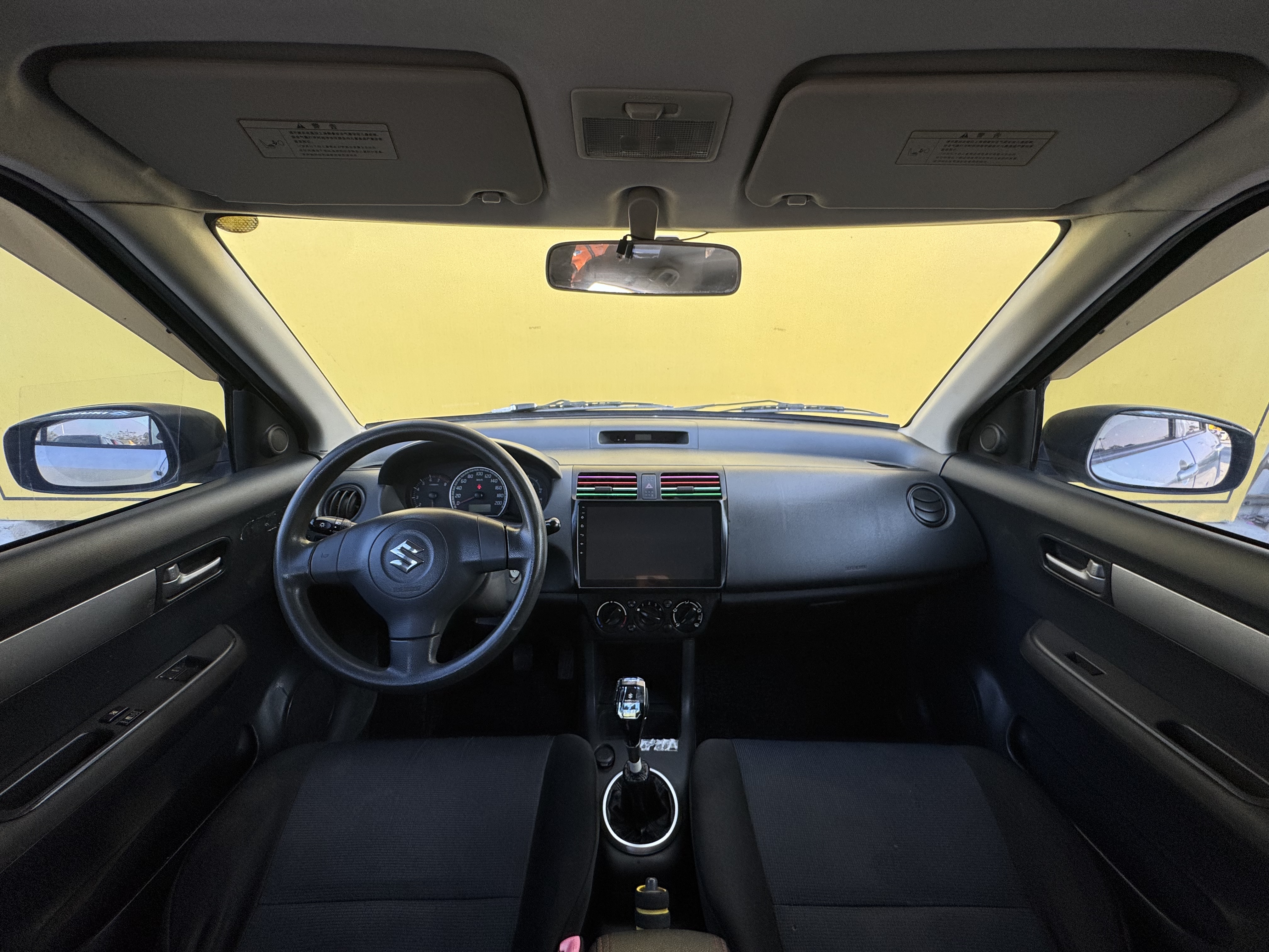 Suzuki Swift 2012 car image #6