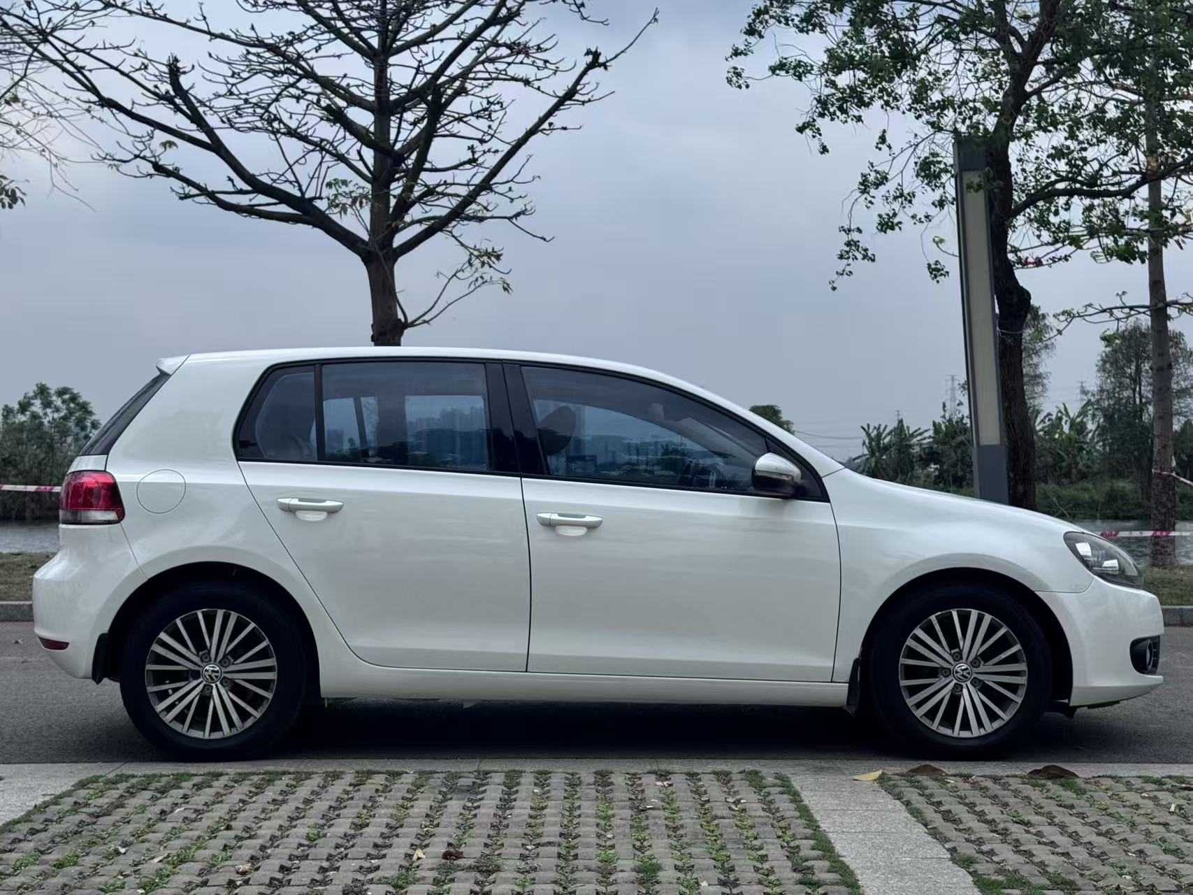 Volkswagen Golf 2013 car image #6