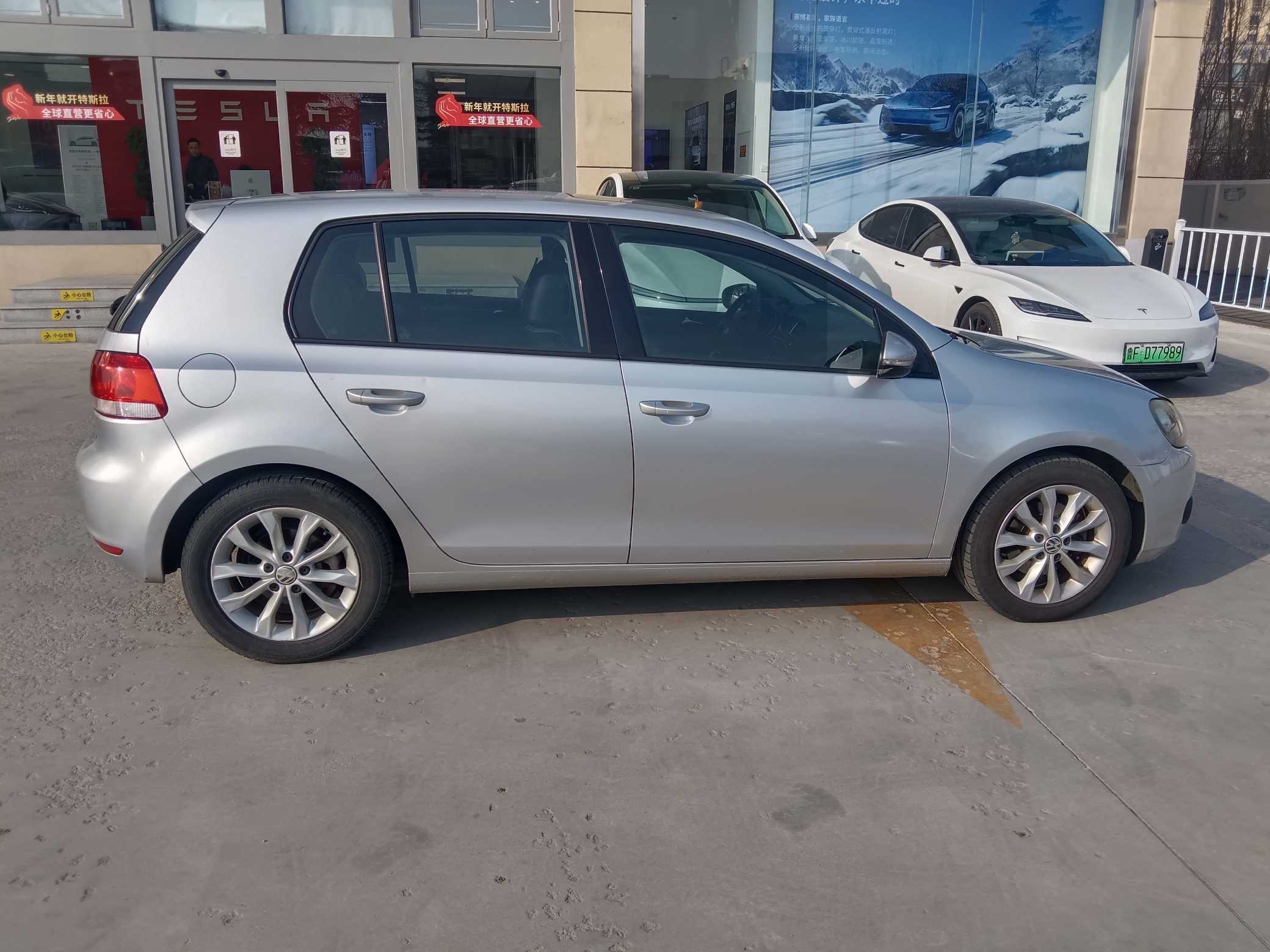 Volkswagen Golf 2011 car image #6