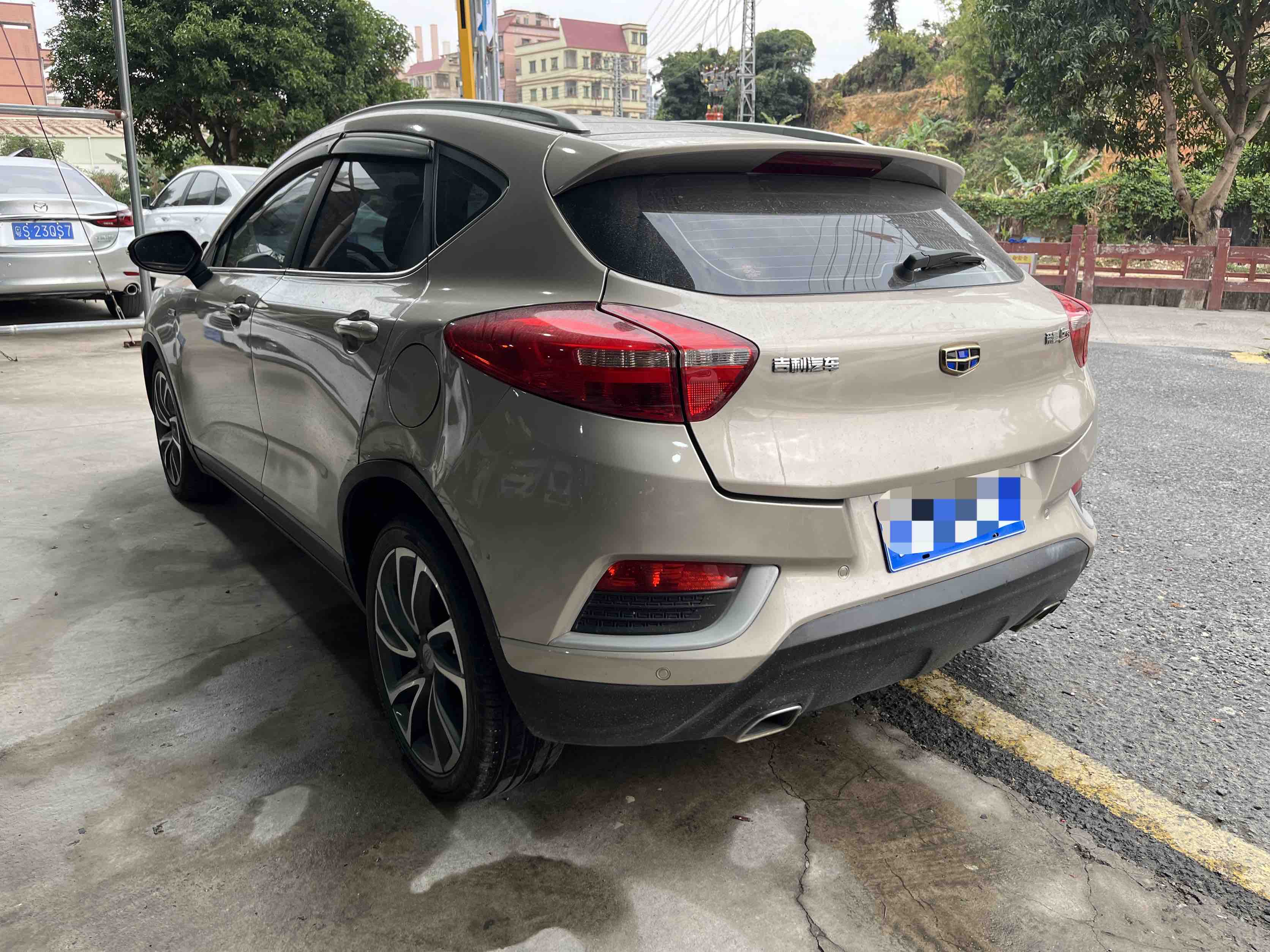 GEELY Emgrand GS 2016 car image #6