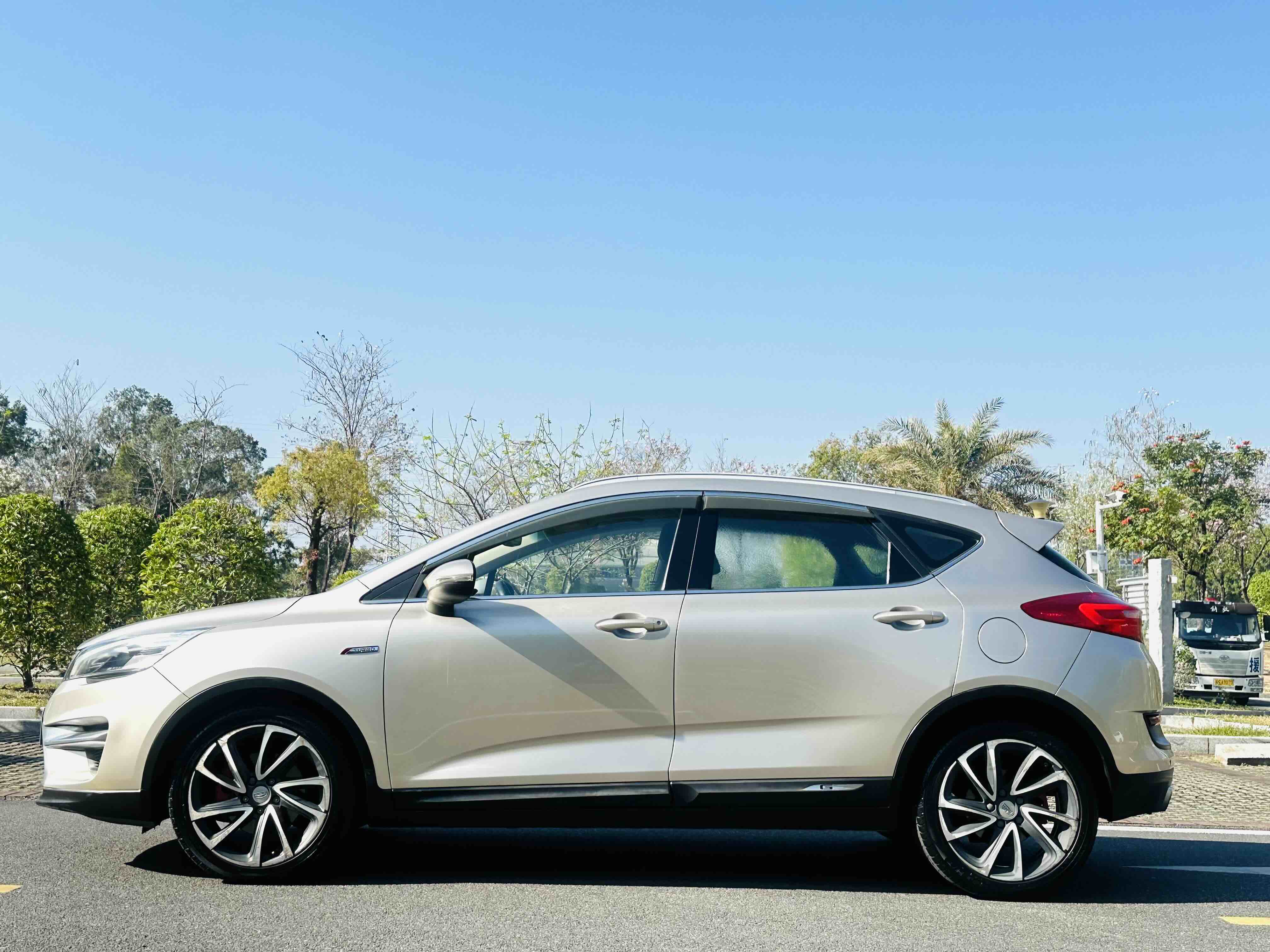 Emgrand GS 2017 #6 Emgrand GS 2017 car image #6