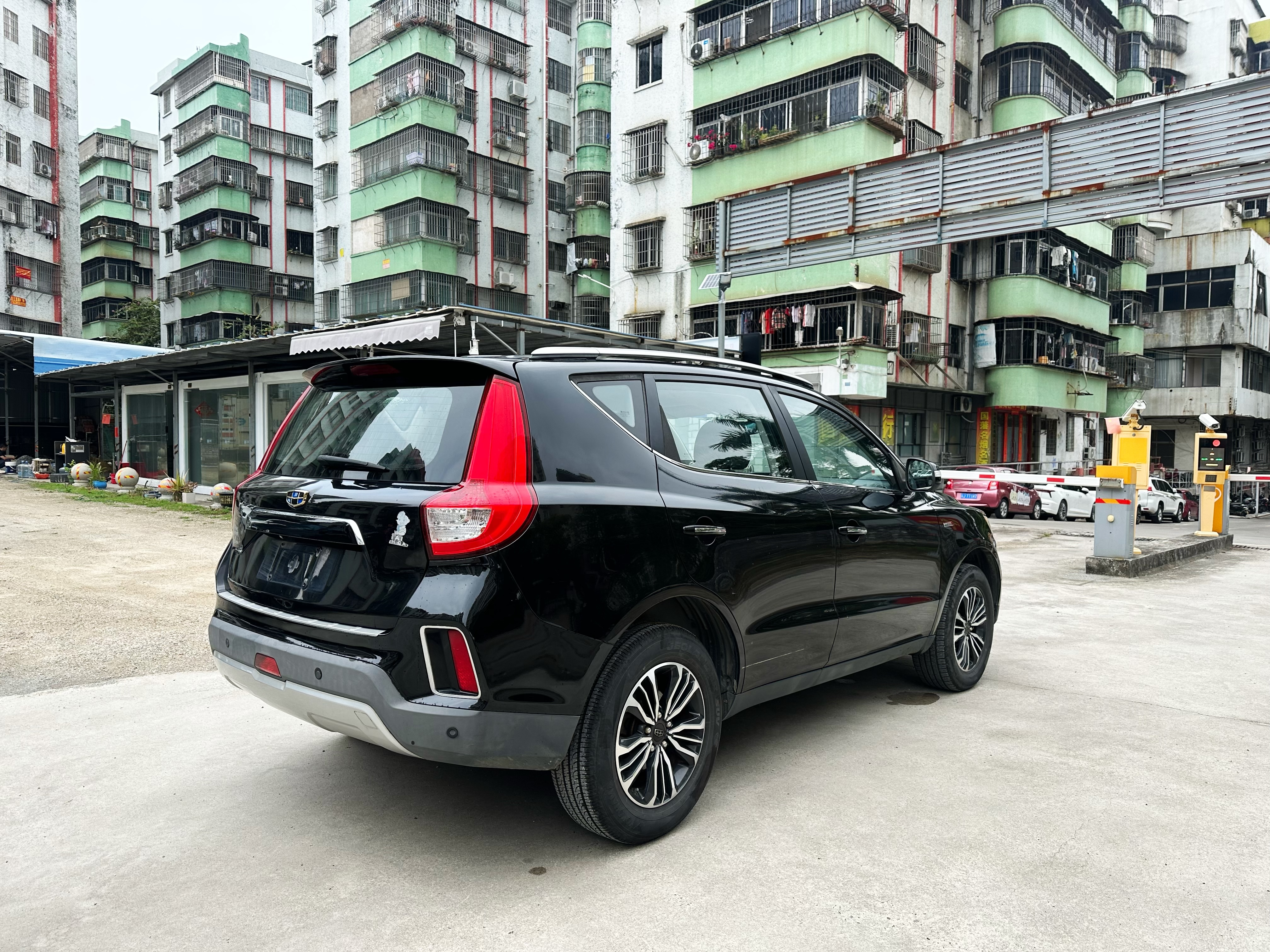 Emgrand GS 2017 car image #6
