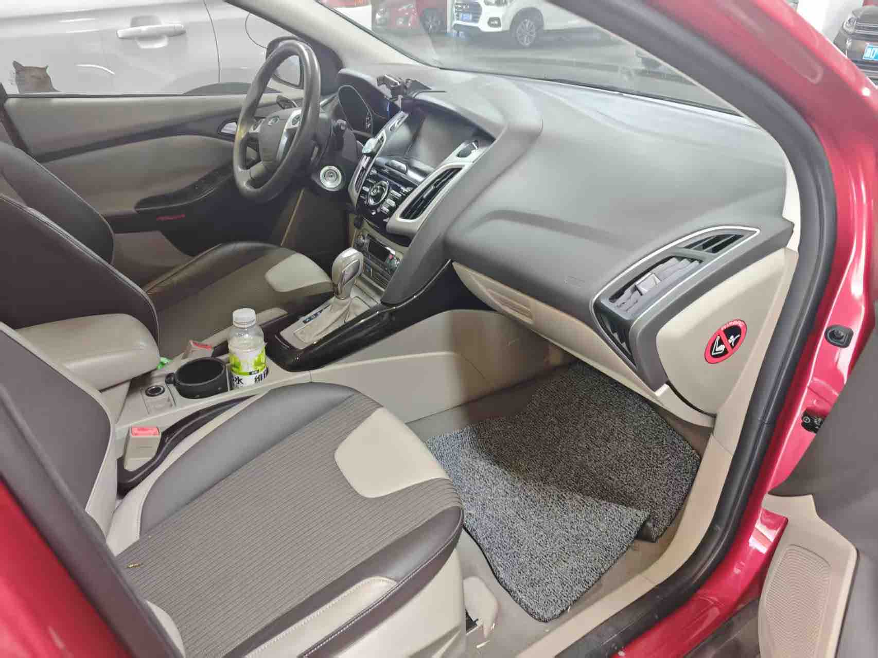 Ford Focus 2012 car image #6