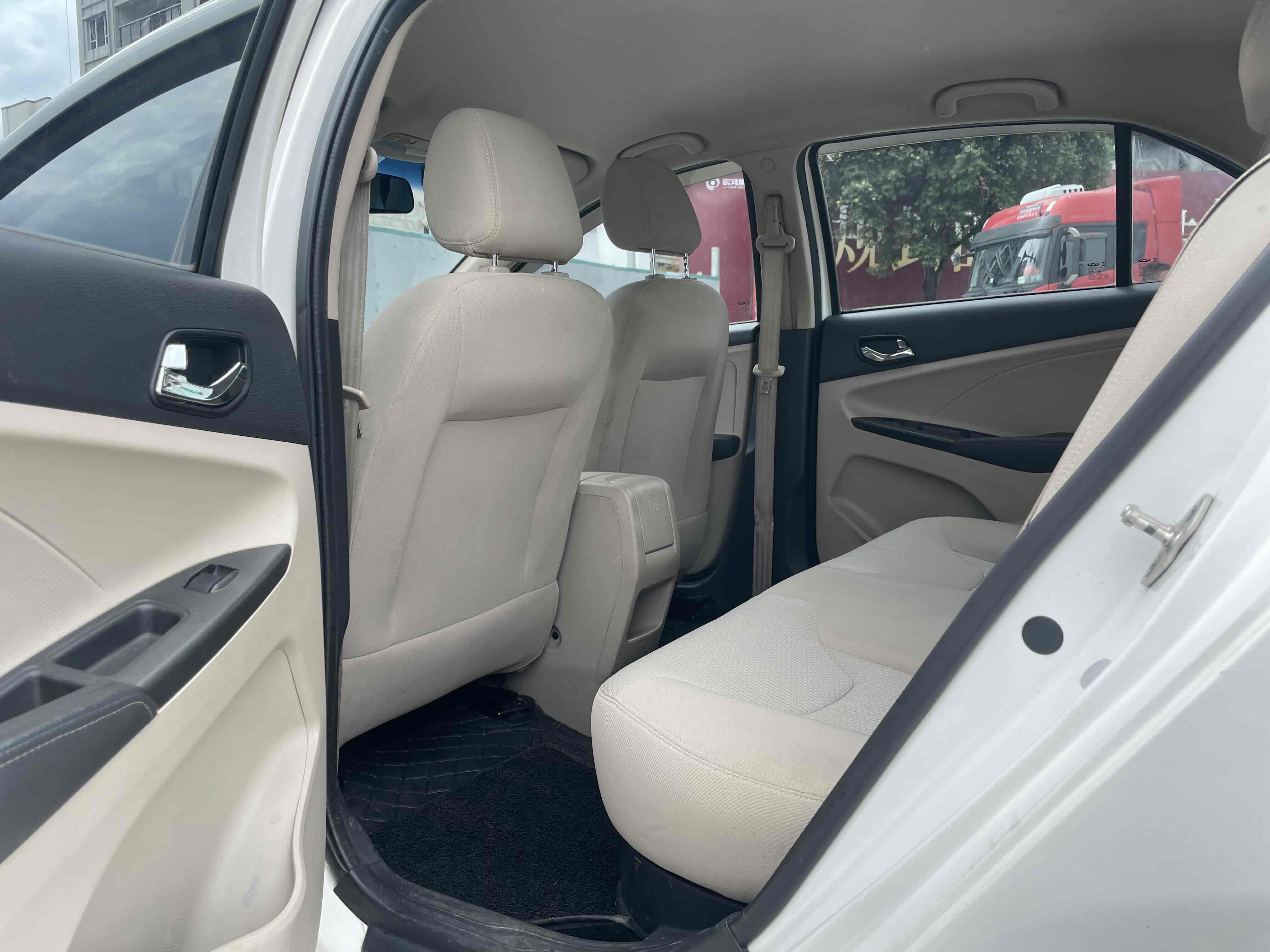 Chery E5 2015 изображение автомобиля #6