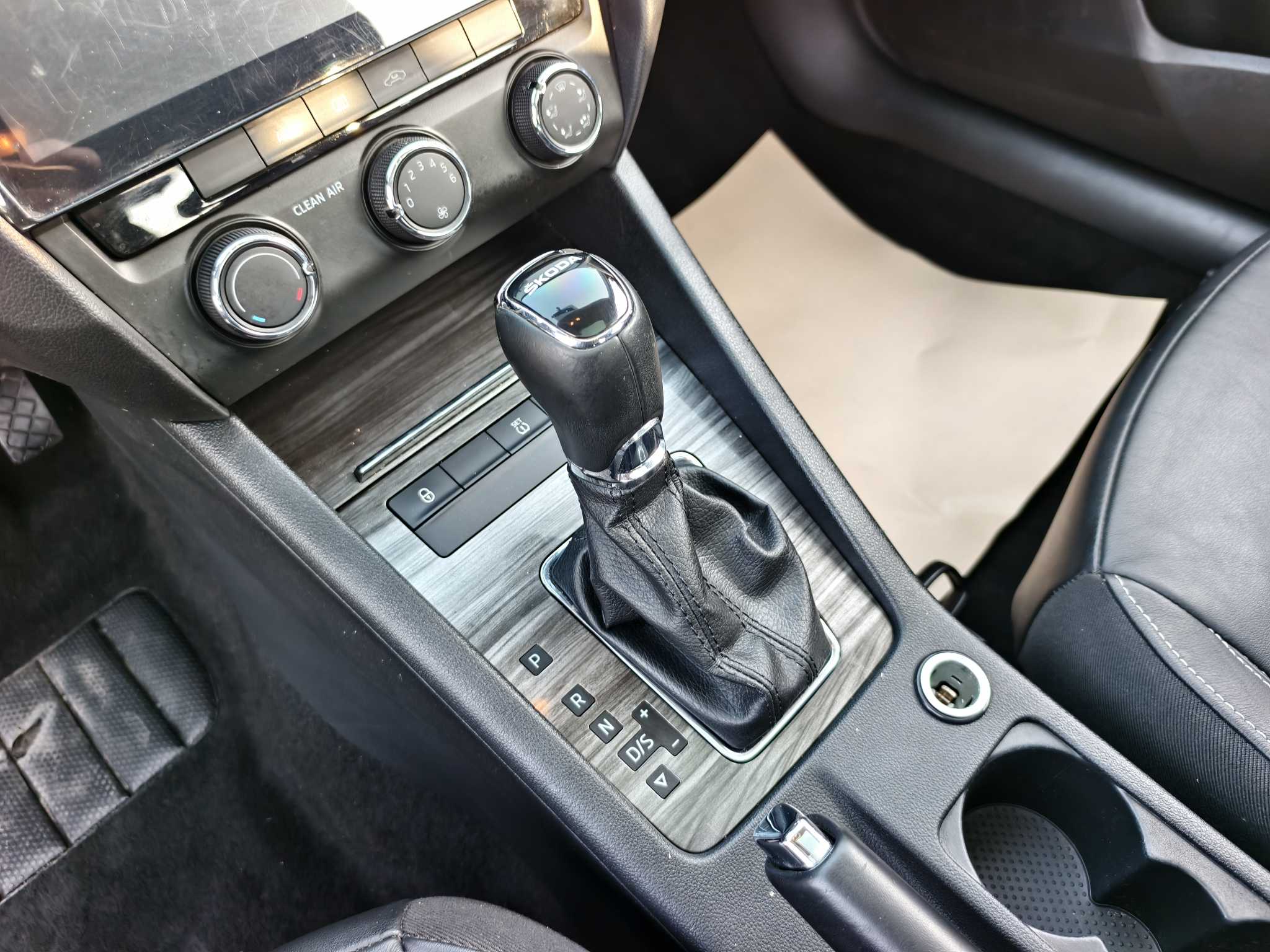 Skoda Octavia 2017 car image #6