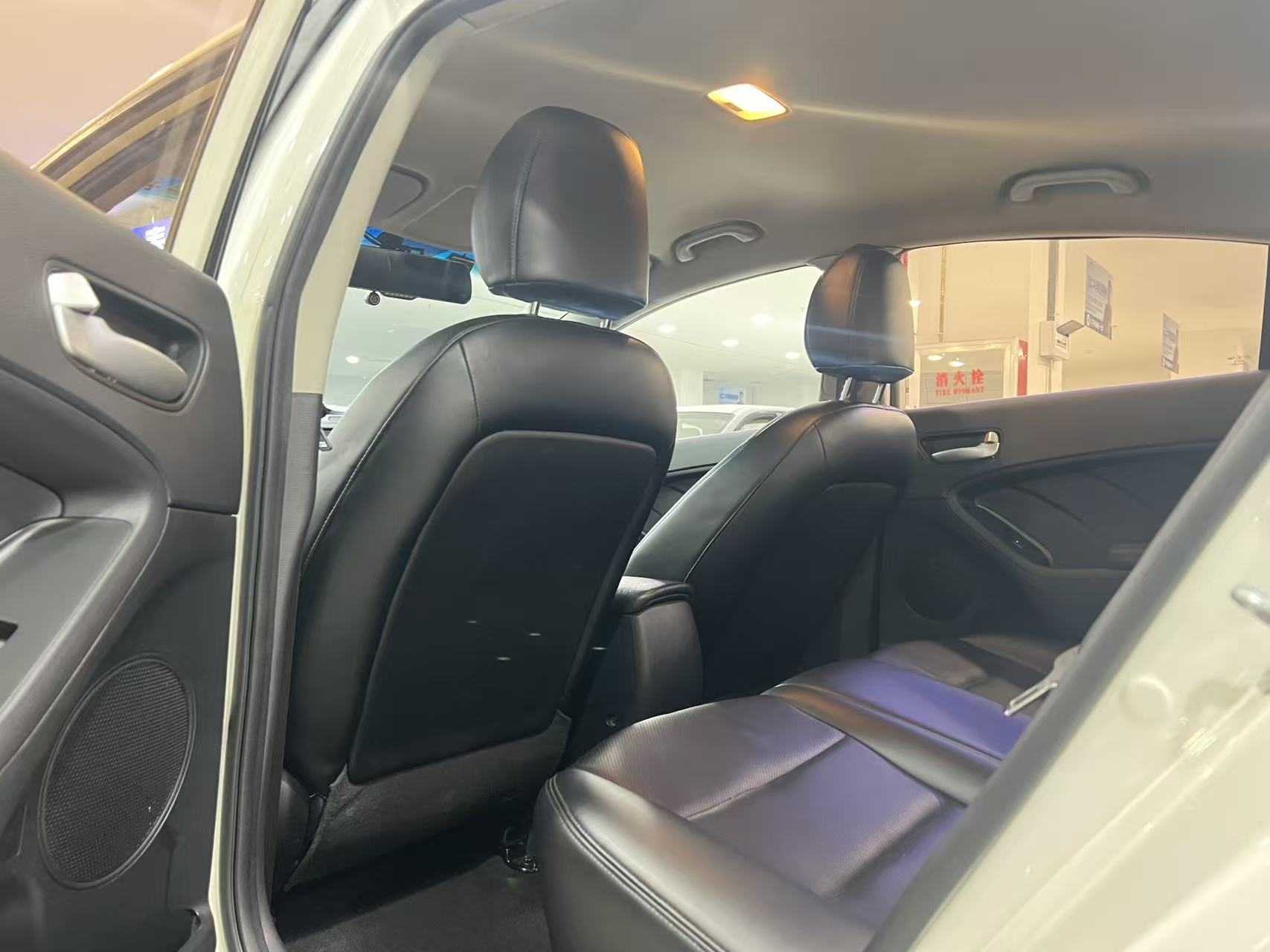 Kia K3 2018 car image #6