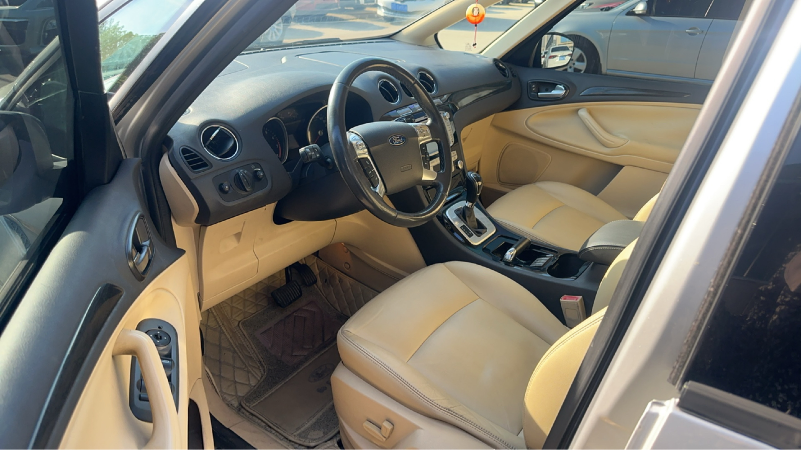 Ford S-MAX 2011 car image #6