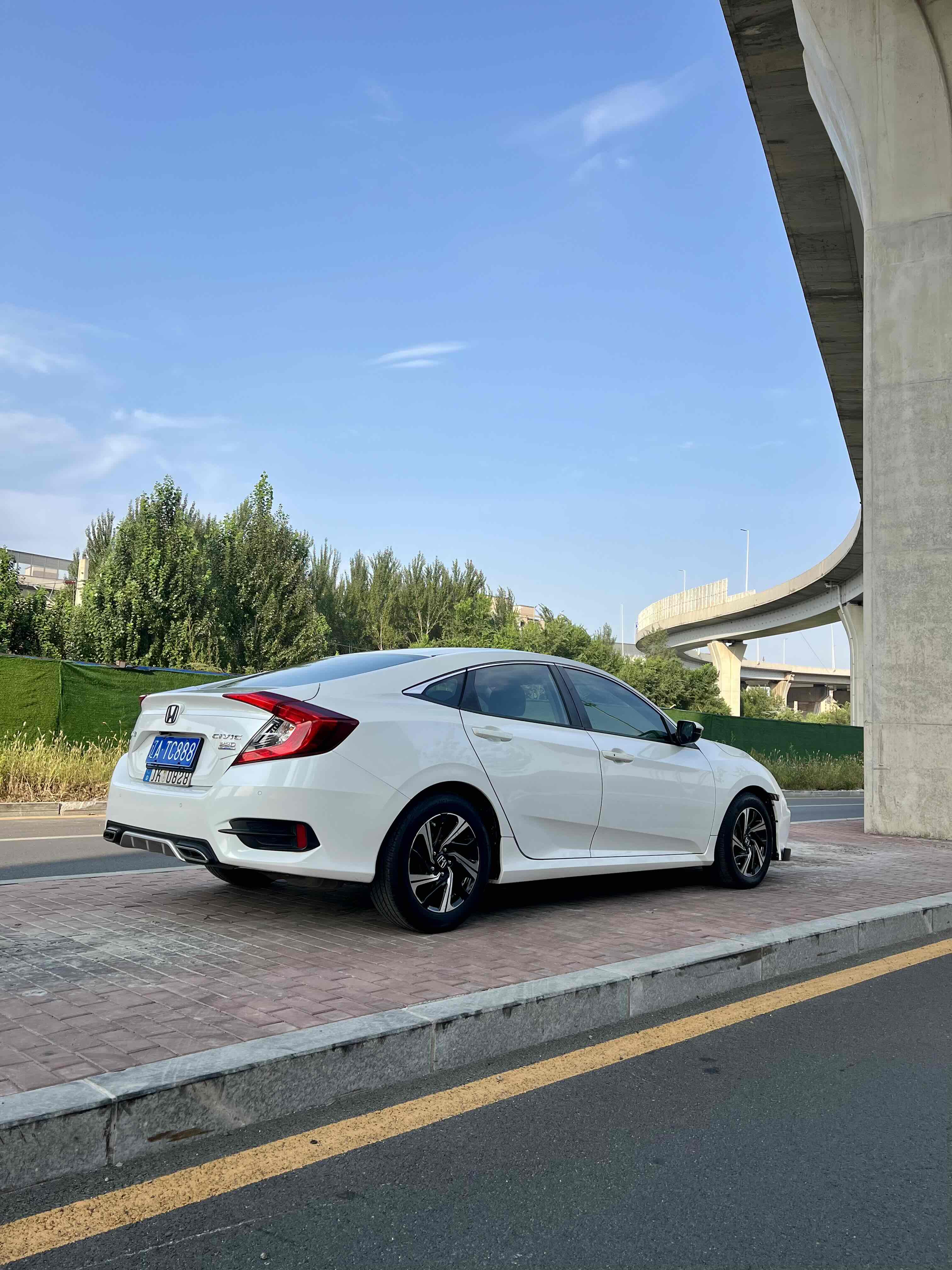 Honda Civic 2018 car image #6
