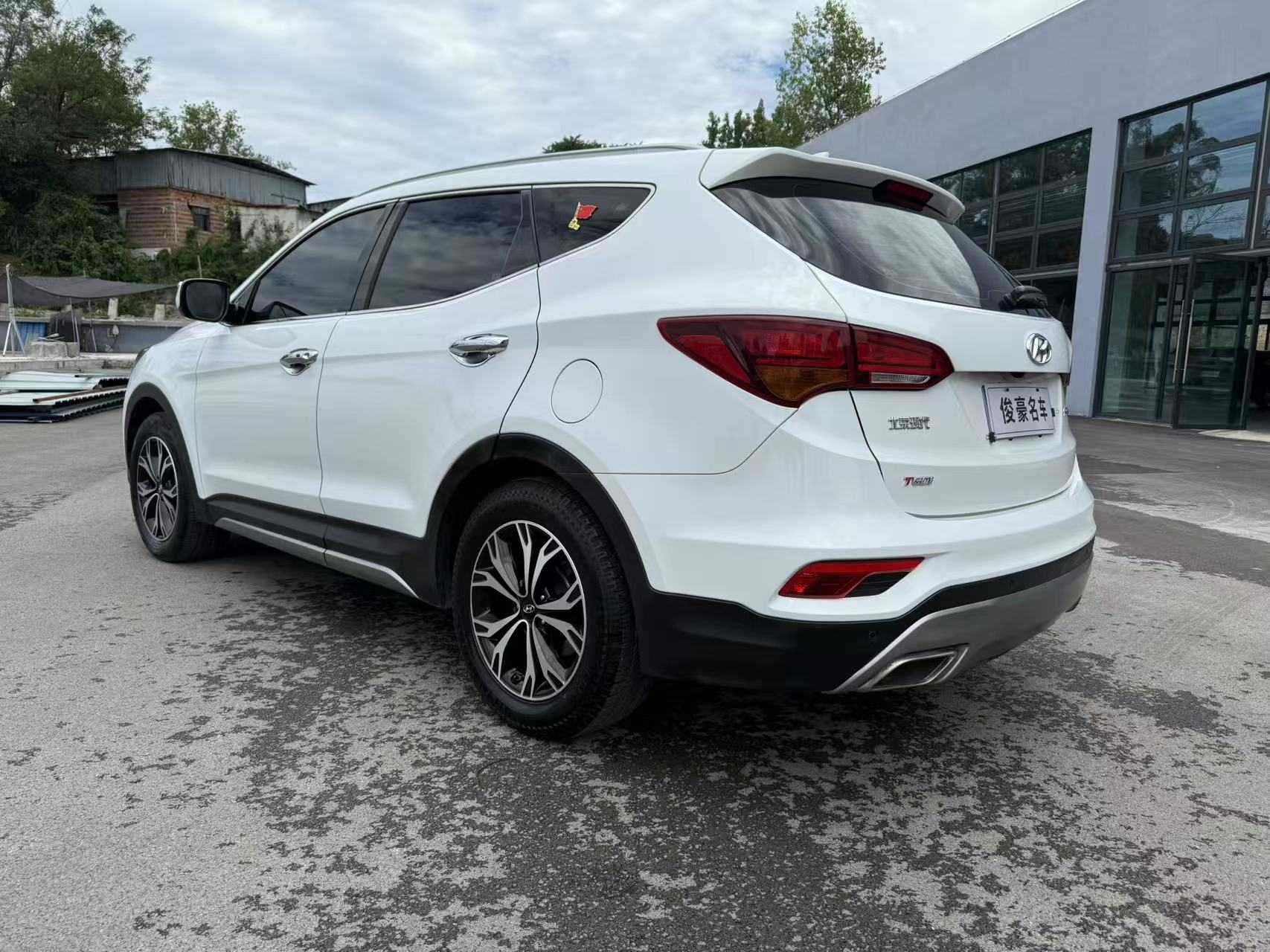 Hyundai Santa Fe 2018 car image #6