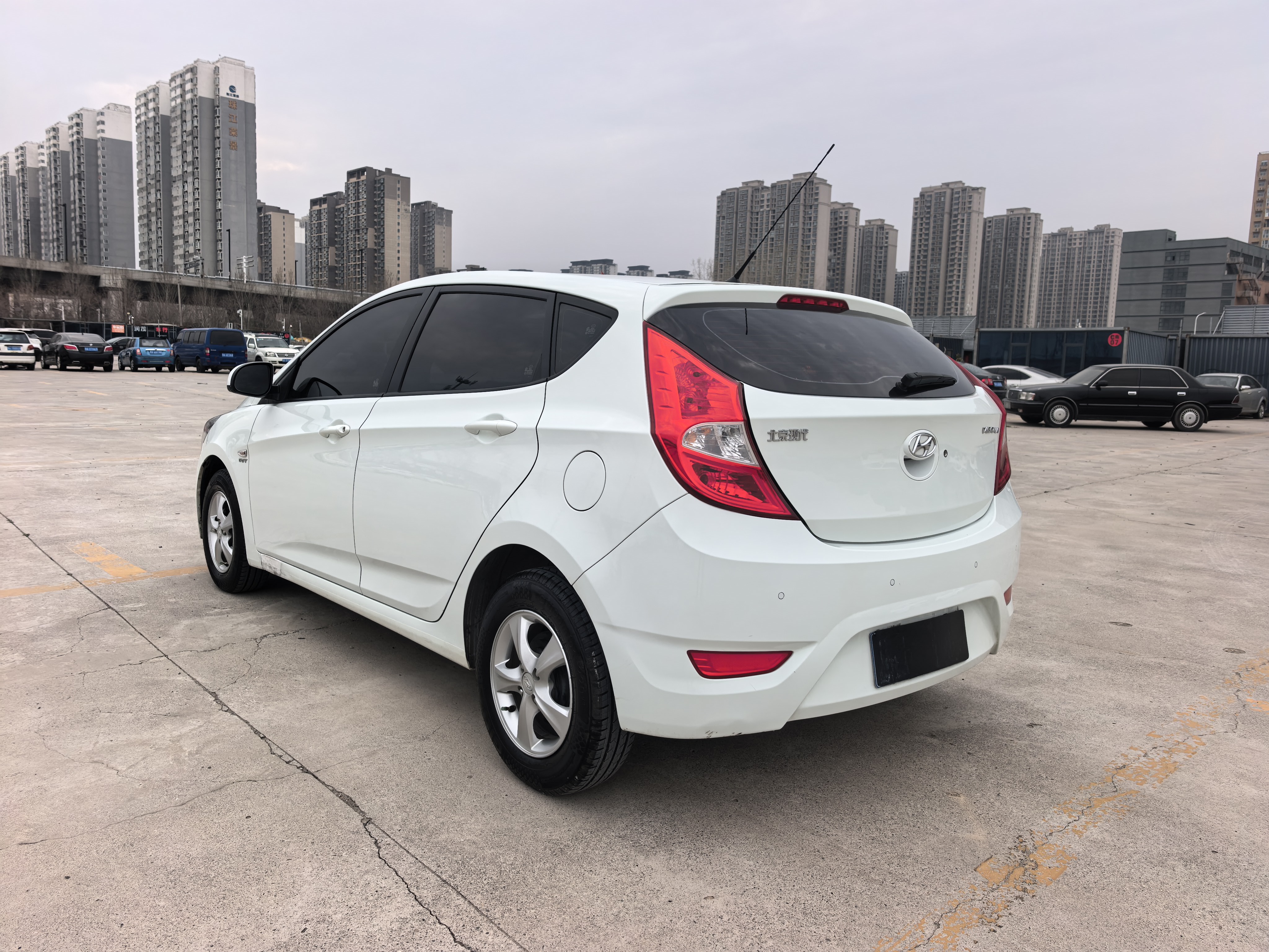 Hyundai Reina Hatchback 2017 immagine di auto #6