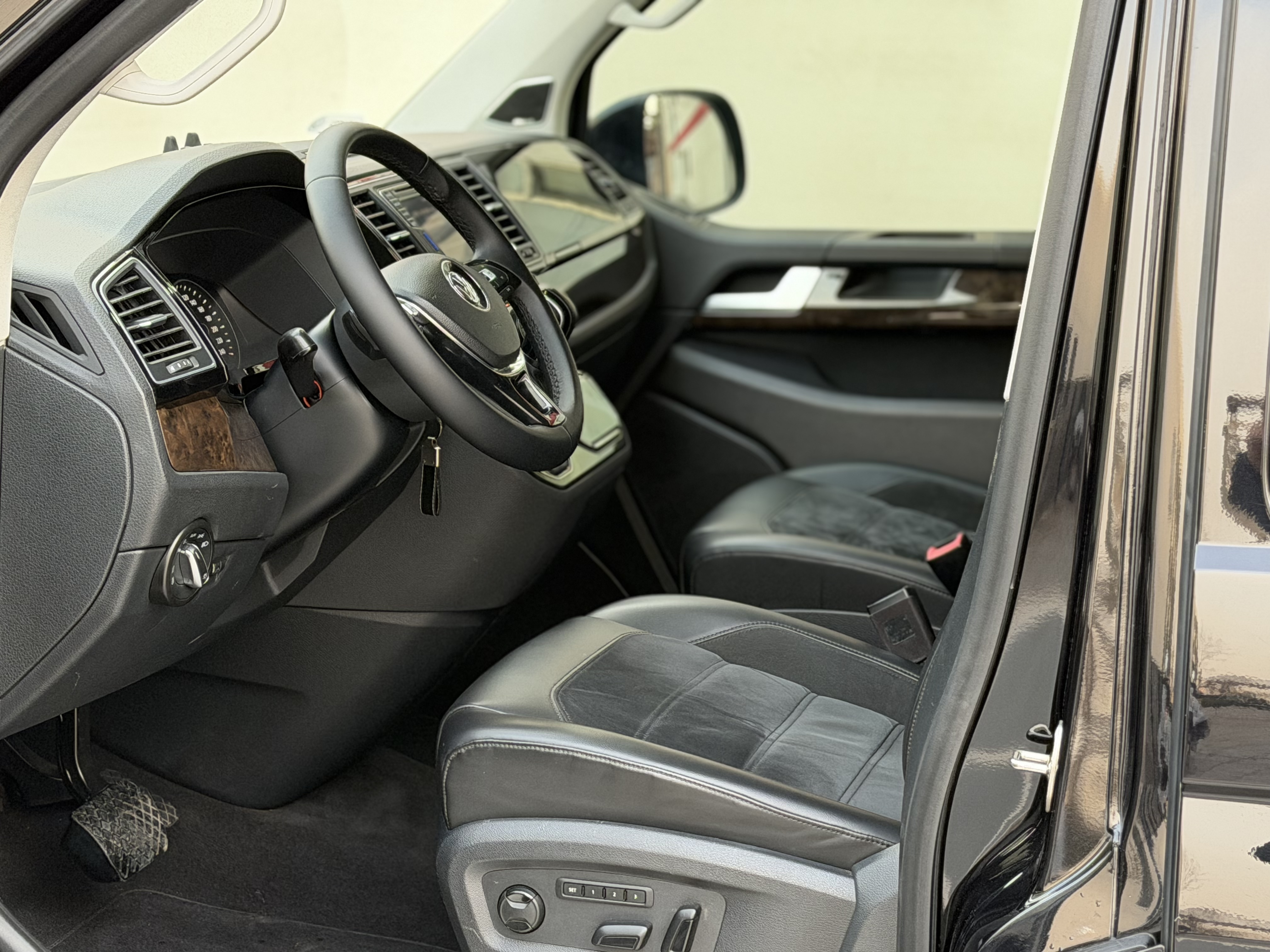 Volkswagen Multivan 2017 immagine di auto #6