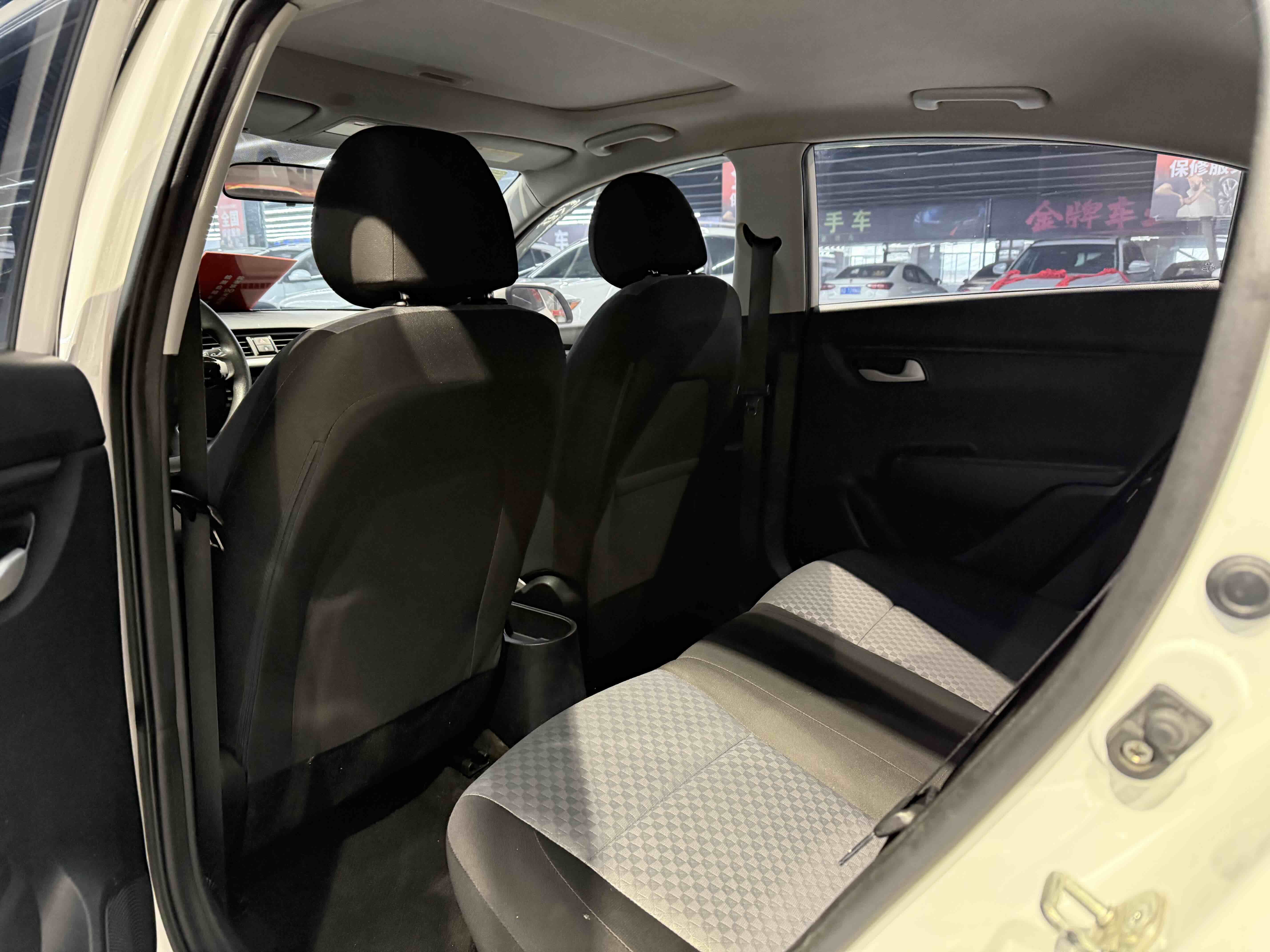 Kia K2 2017 imagen de coche #6