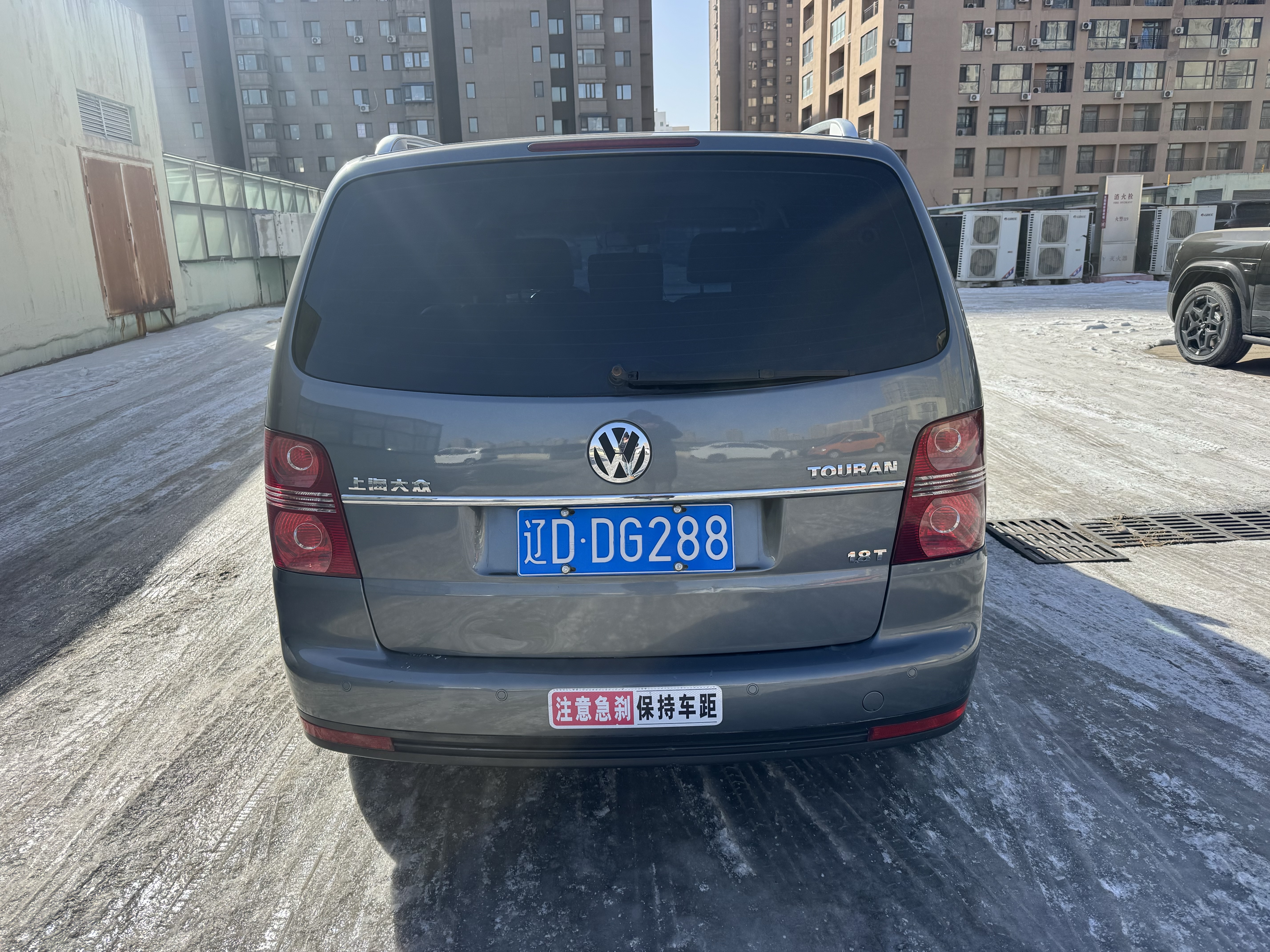 Volkswagen Touran 2009 car image #6