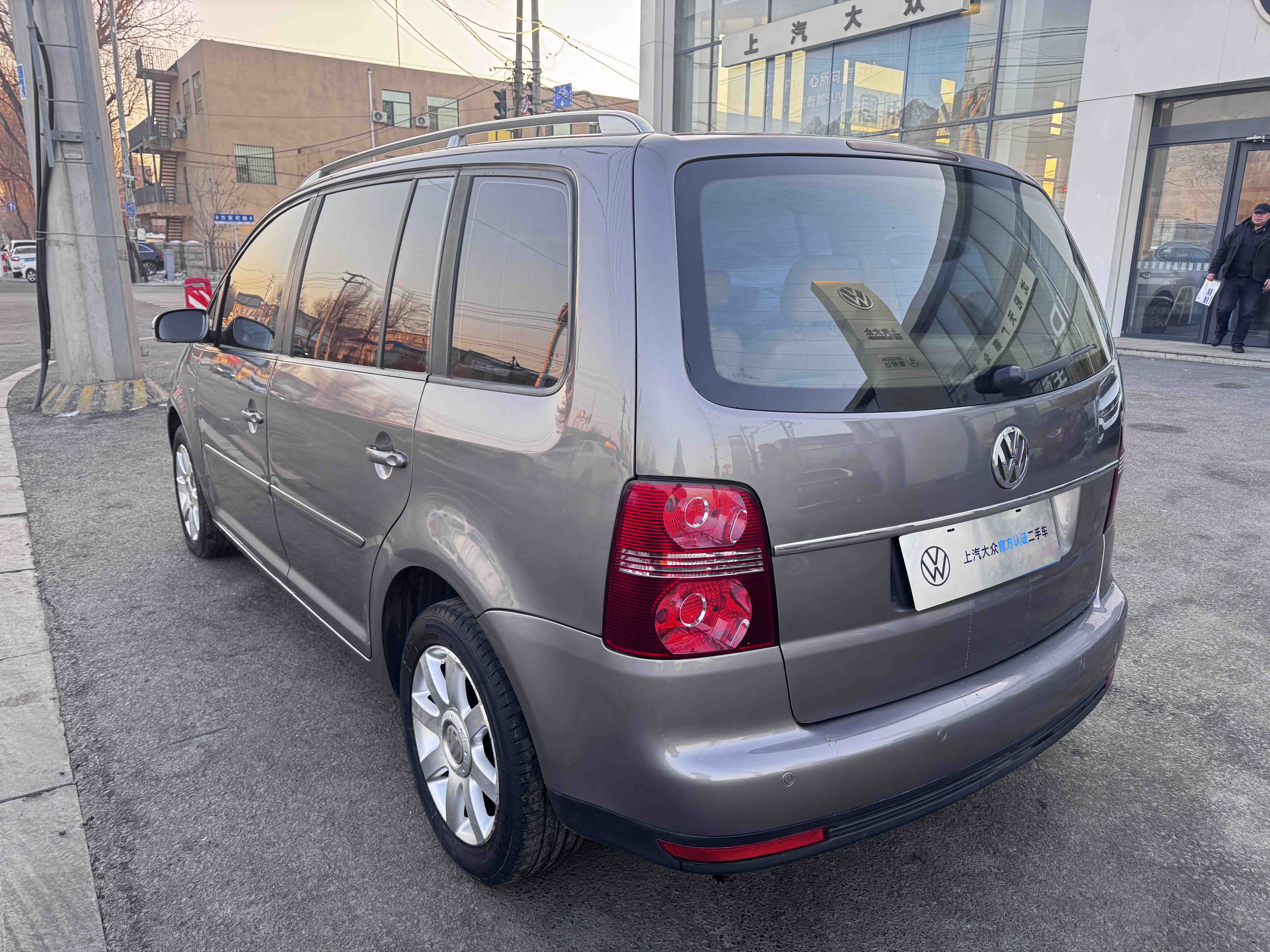 Volkswagen Touran 2011 #6 Volkswagen Touran 2011 immagine di auto #6