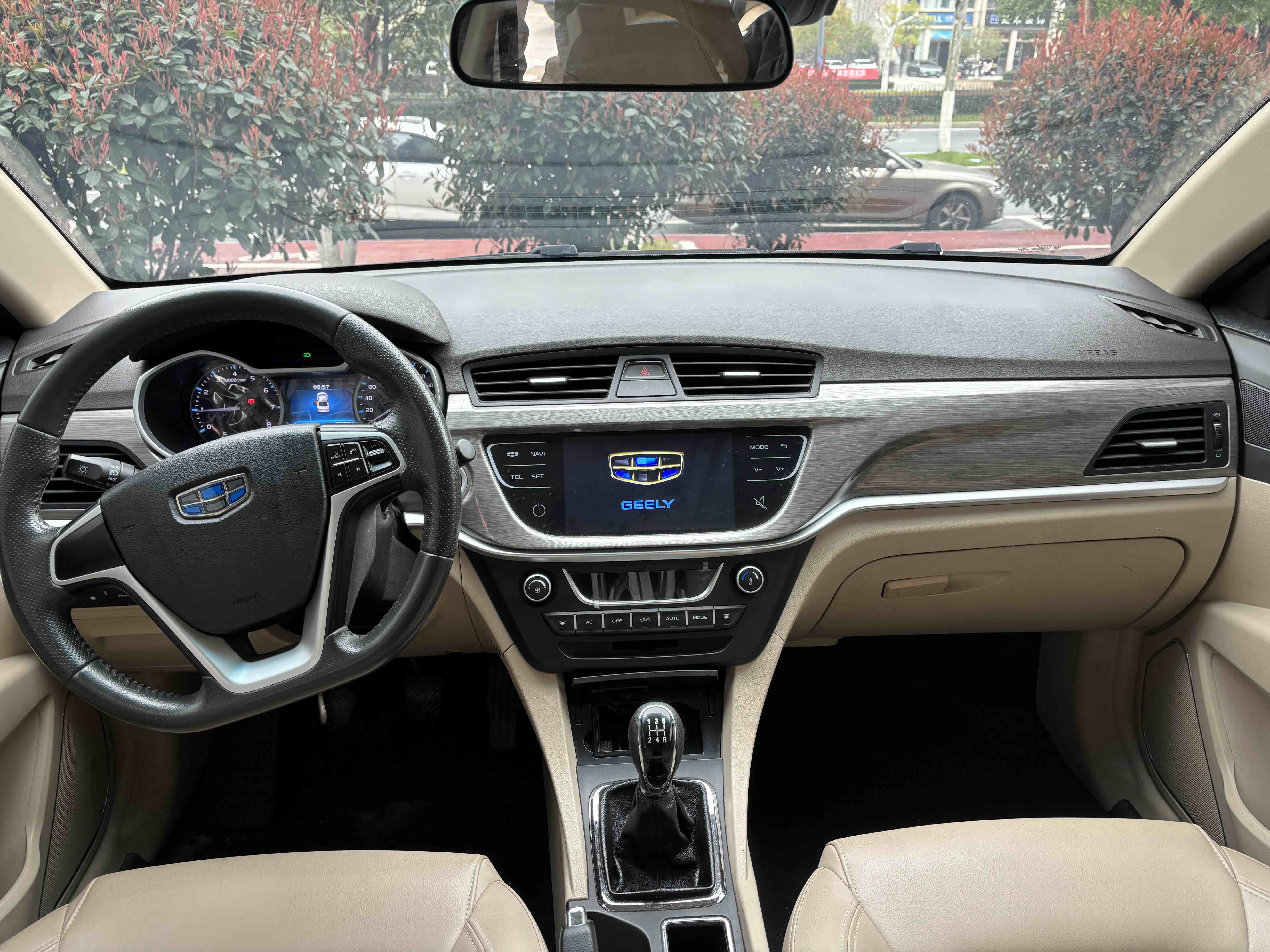 Emgrand 2017 car image #6
