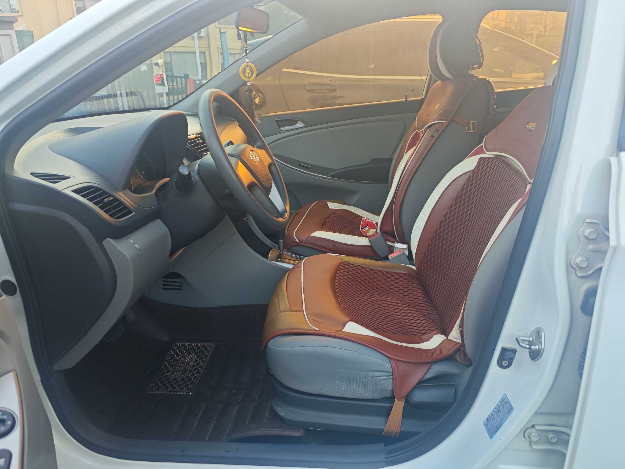 Hyundai Reina 2016 imagem de carro #6