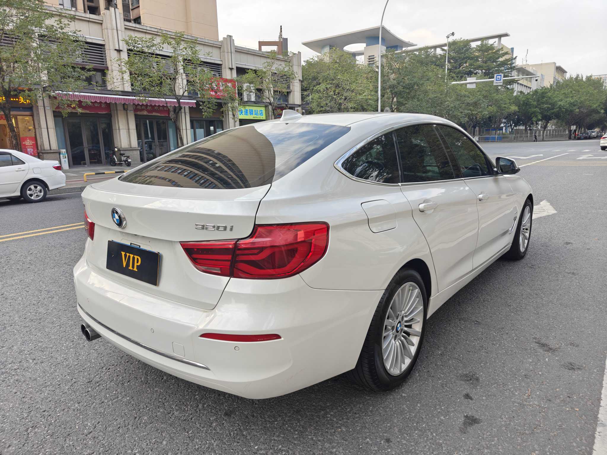 BMW 3 Series GT 2017 immagine di auto #6