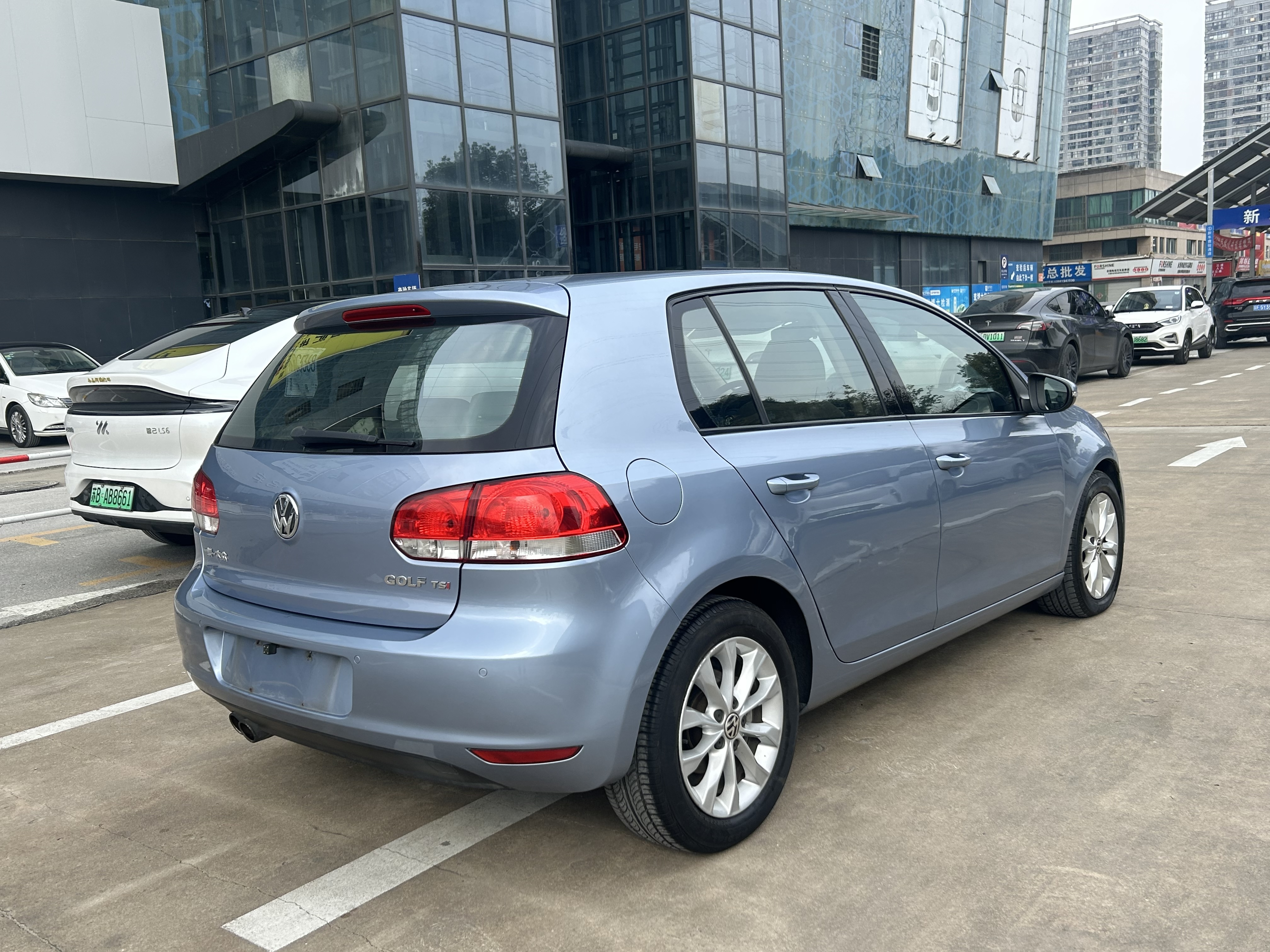 Volkswagen Golf 2012 car image #6
