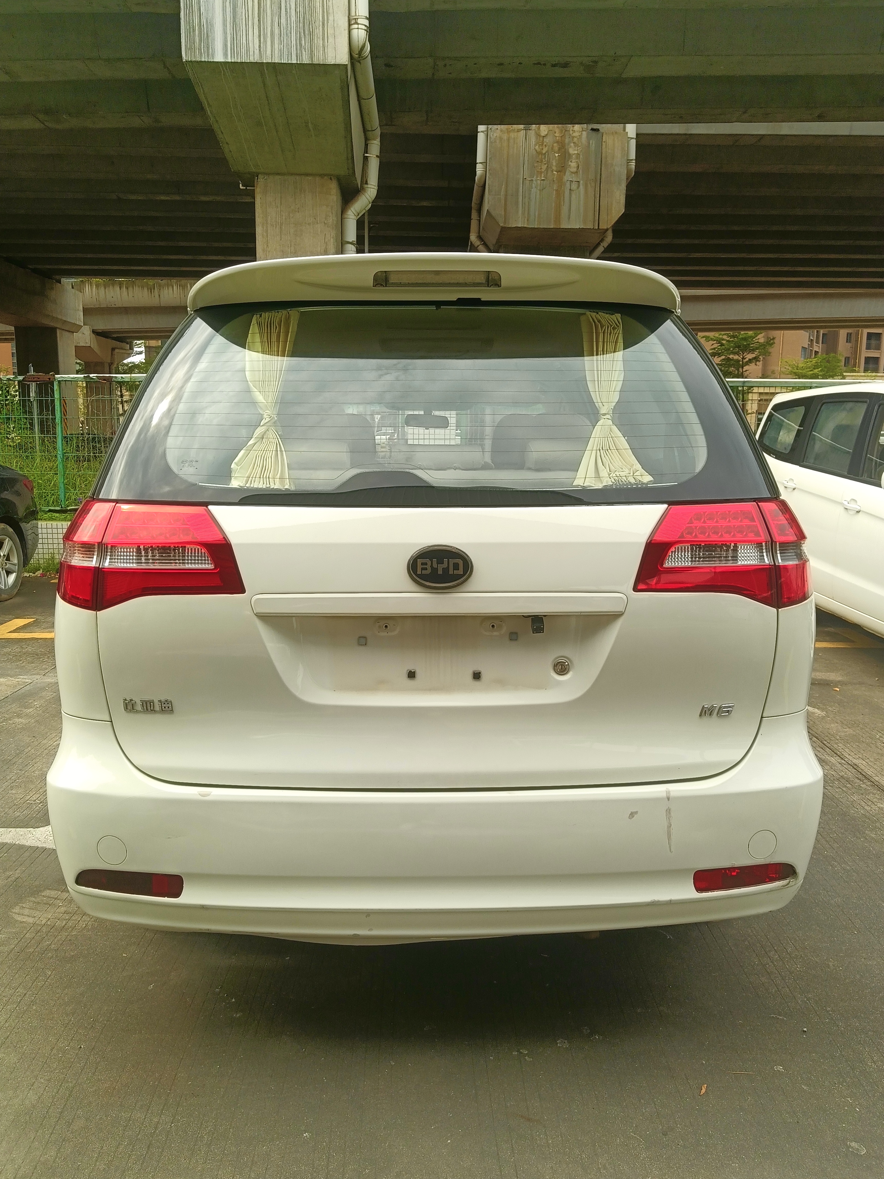 BYD M6 2013 #6 BYD M6 2013 car image #6